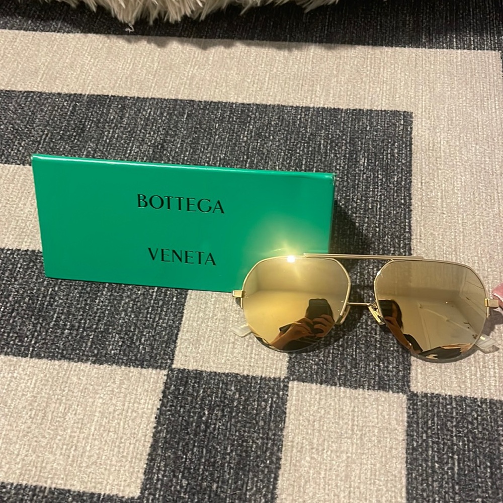 Authentic Bottega Veneta sunglasses!